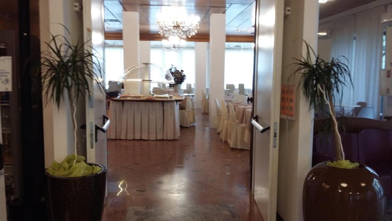 Hotel Spiaggia Marconi 리미니 외부 사진